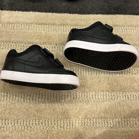 Like new condition 3 infant sneakers size 3/4/5 - Picture 5 of 7